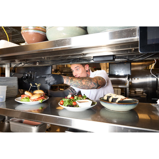 What Are the Commis Chef's Duties in a Restaurant Kitchen?